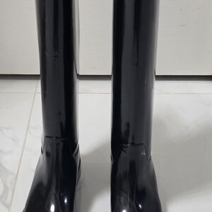 Everlane Sleek Black Women's Boots Size 10".
